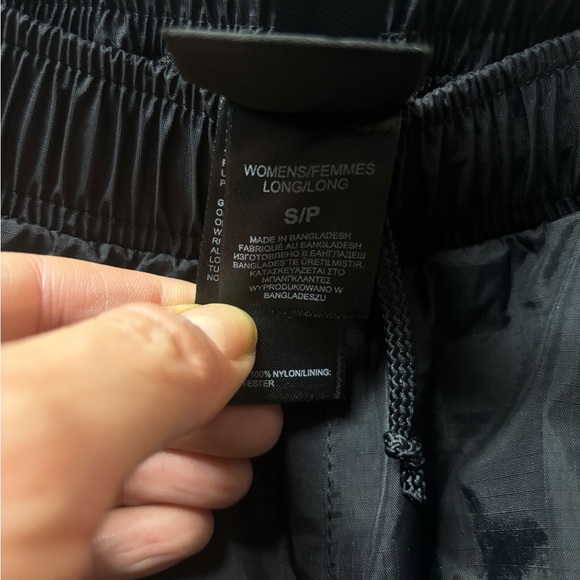 The North Face hyvent rain pant. - Picture 3 of 5